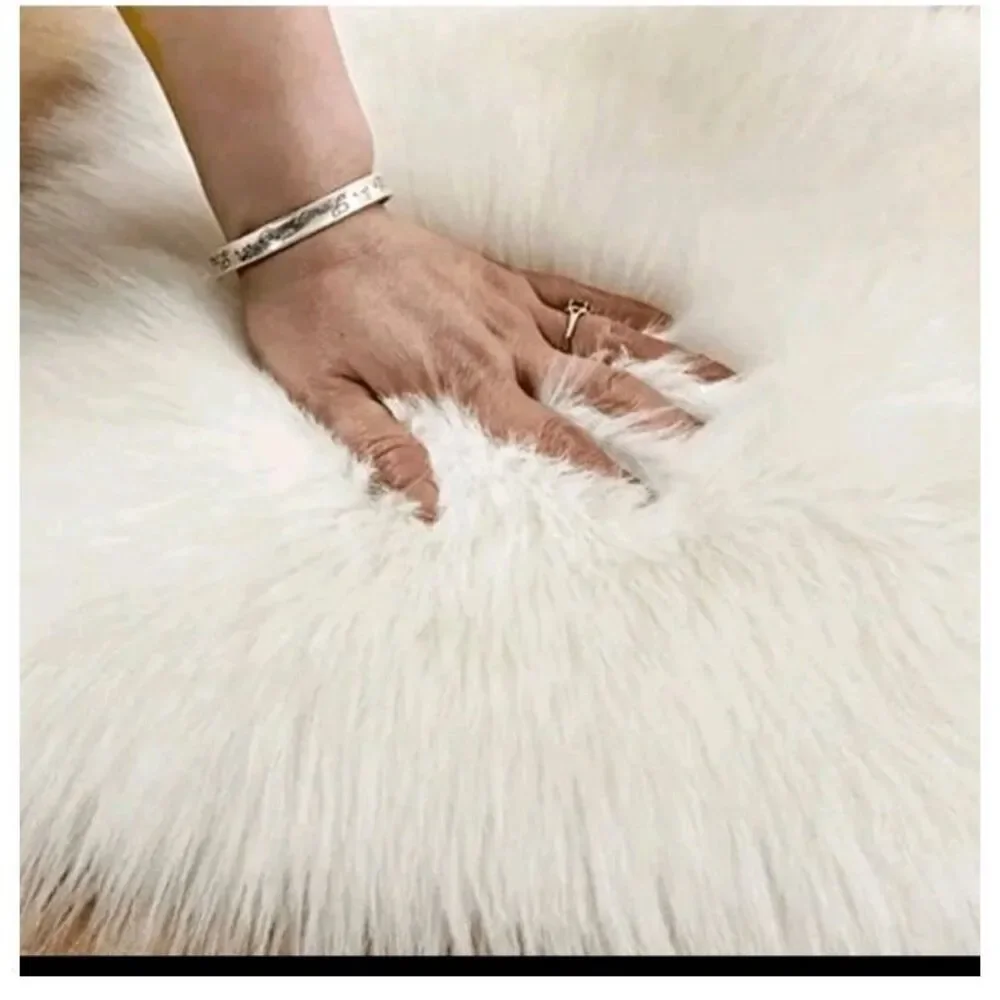 NWOT Faux Fur Heart Shaped Rug